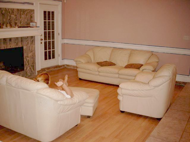 CLICK HERE for more photos of the living room wood floor